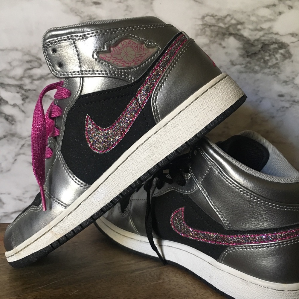 GIRLS JORDAN 1 PHAT Size 5Y (6.5 women’s)